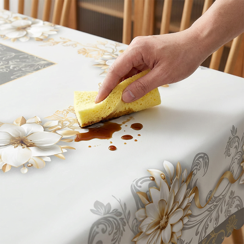Elegáns, vízálló terítő virágmintás díszítéssel
